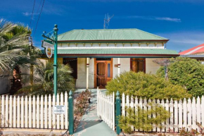 Гостиница Emaroo Cottages Broken Hill  Броукен-Хил